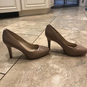 Tahari nude 8 1/2 women’s heels